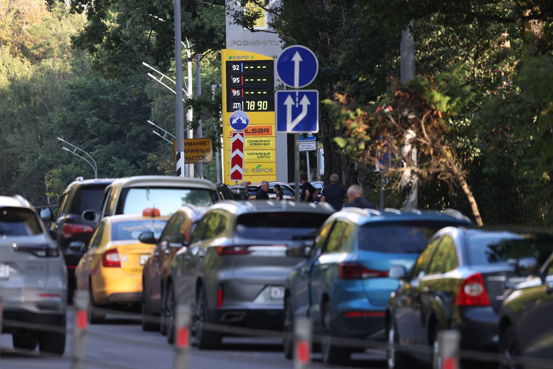 Problemy w Rosji. Cerkiew radzi modlitwę o benzynę