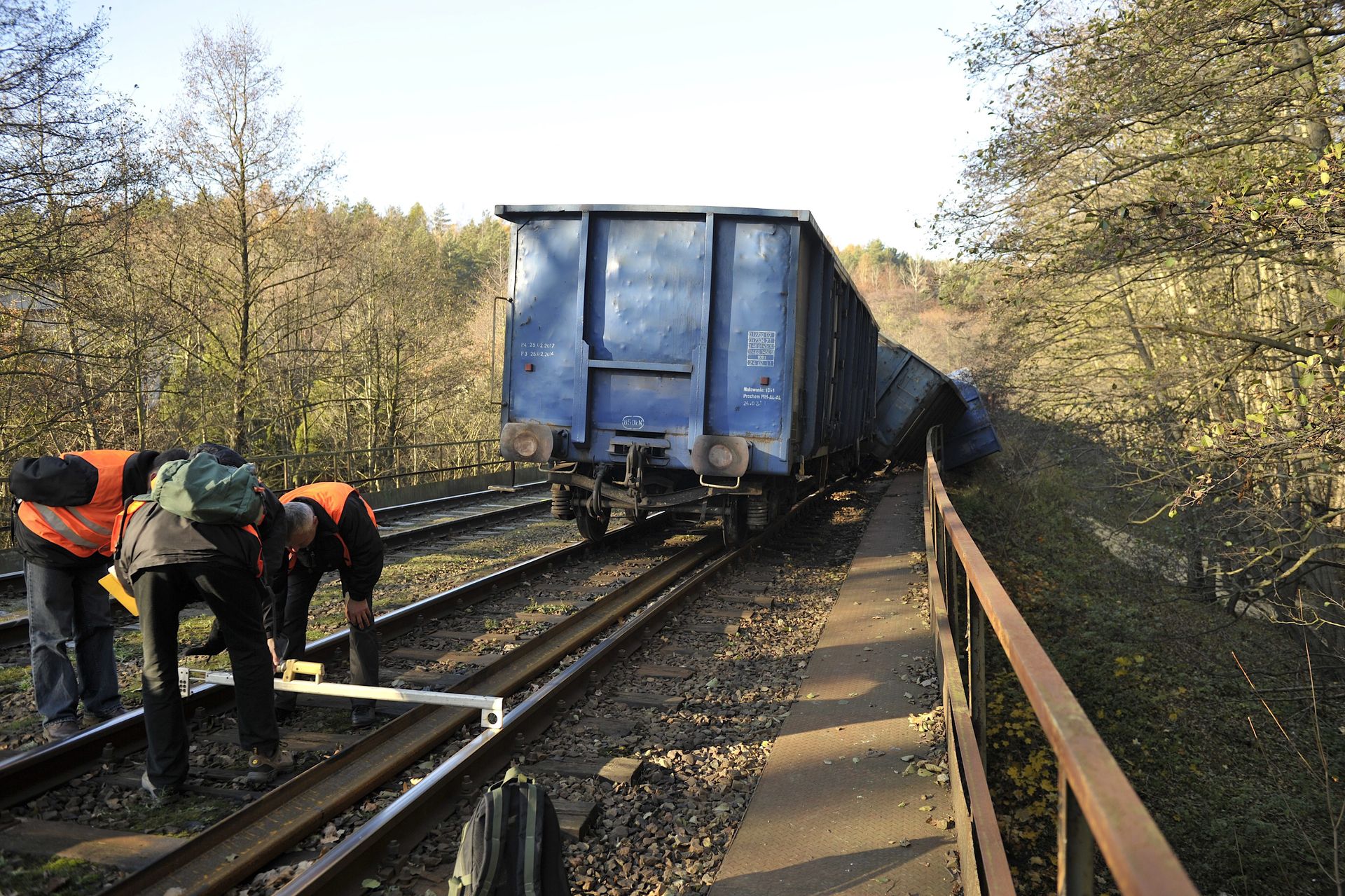 Porzucony wagon na kolei. "Uchroniło nas cudem od ogromnej katastrofy"