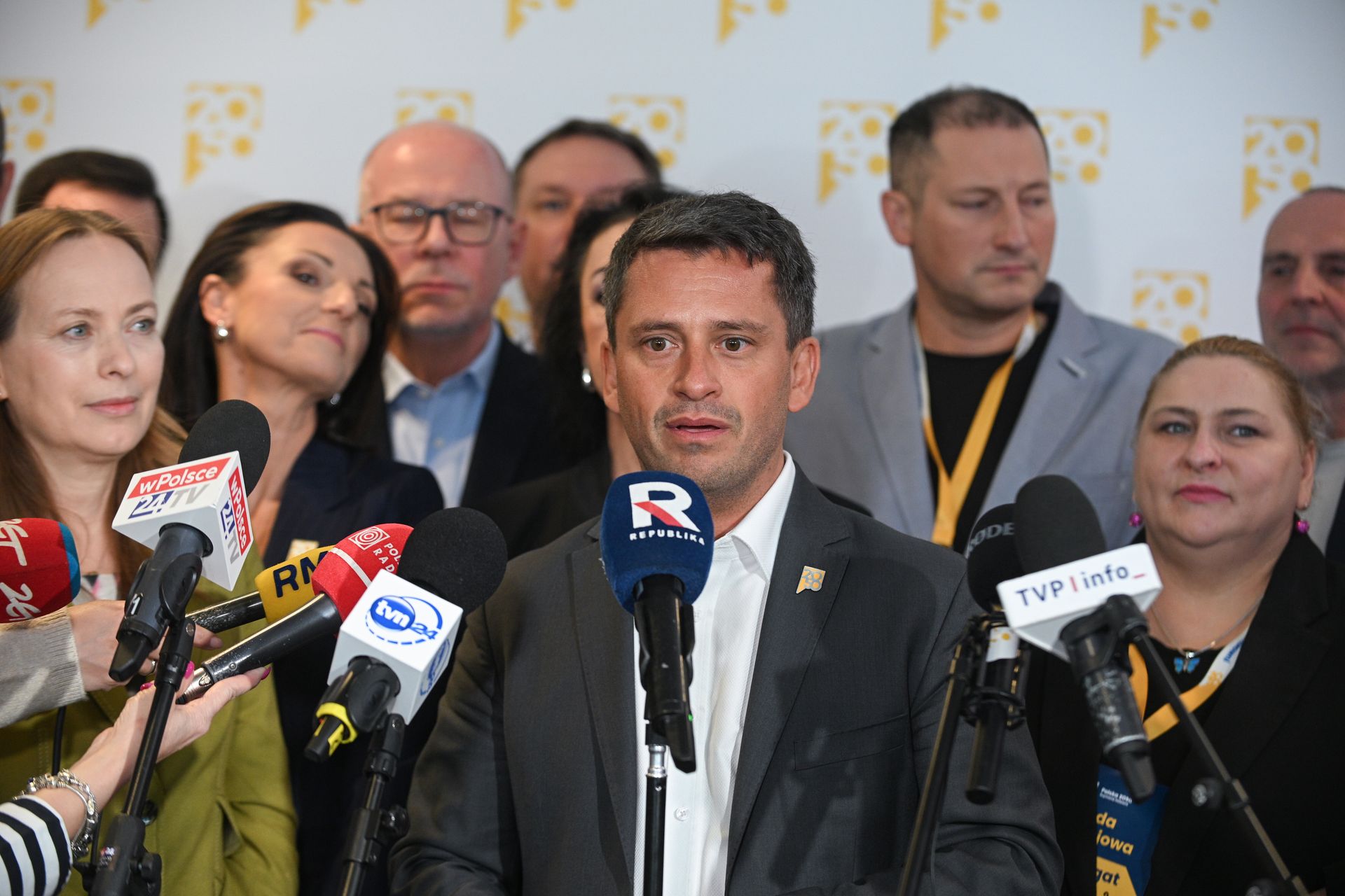 "Stajemy się tematem memów". Śliz tłumaczy uchwałę