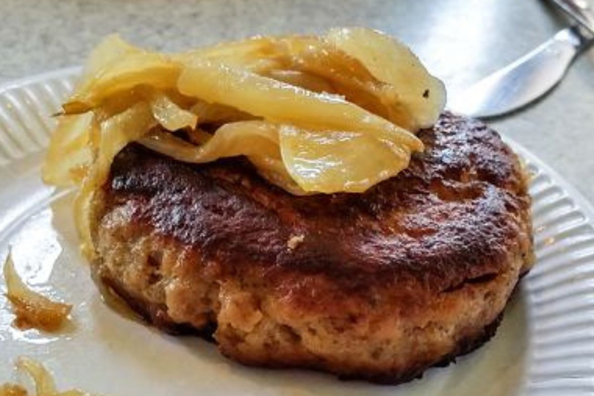 Za komuny królował na stołach. Schabowy choćby się nie umywa