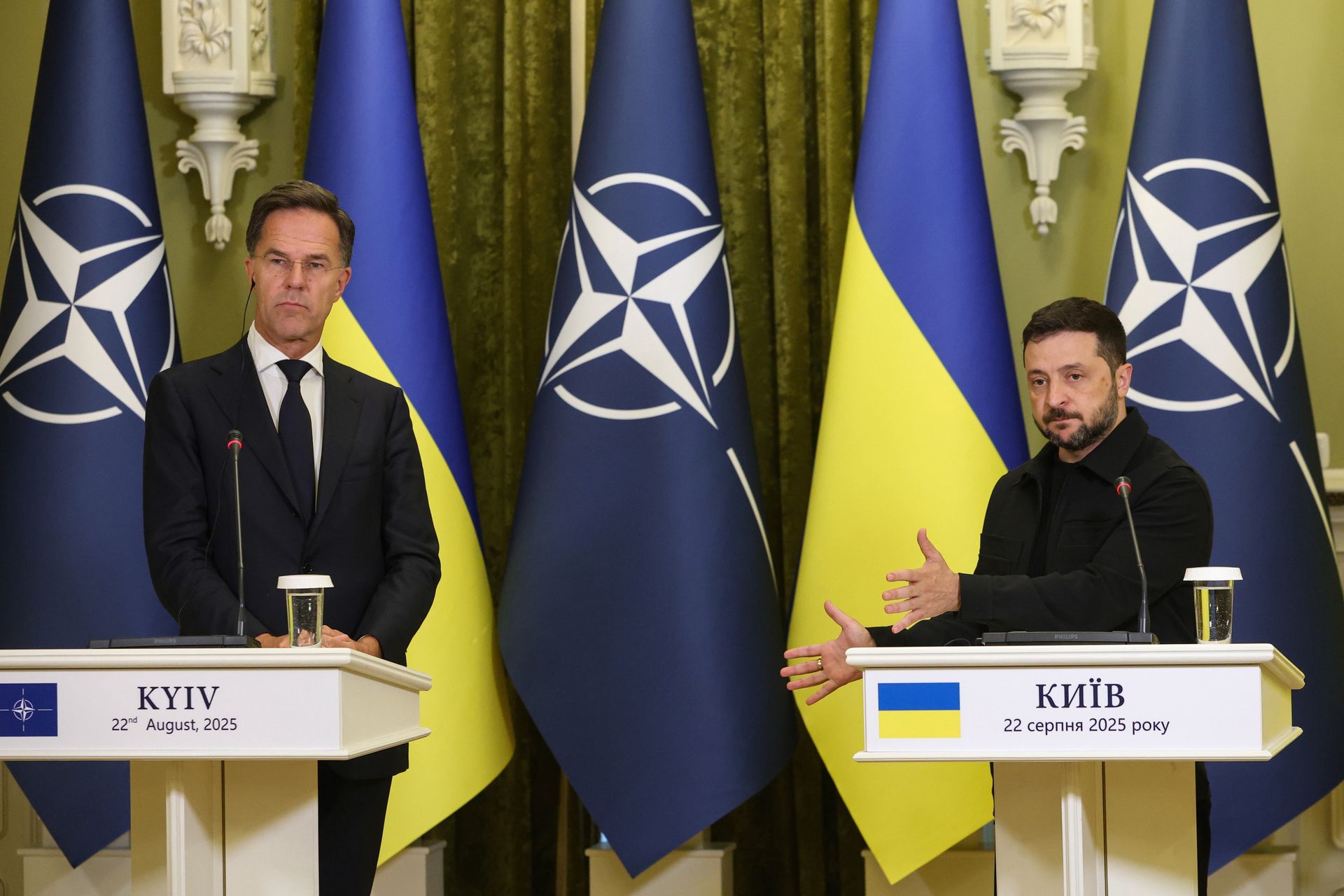 Szef NATO w Kijowie. Nagle zawyły syreny alarmowe