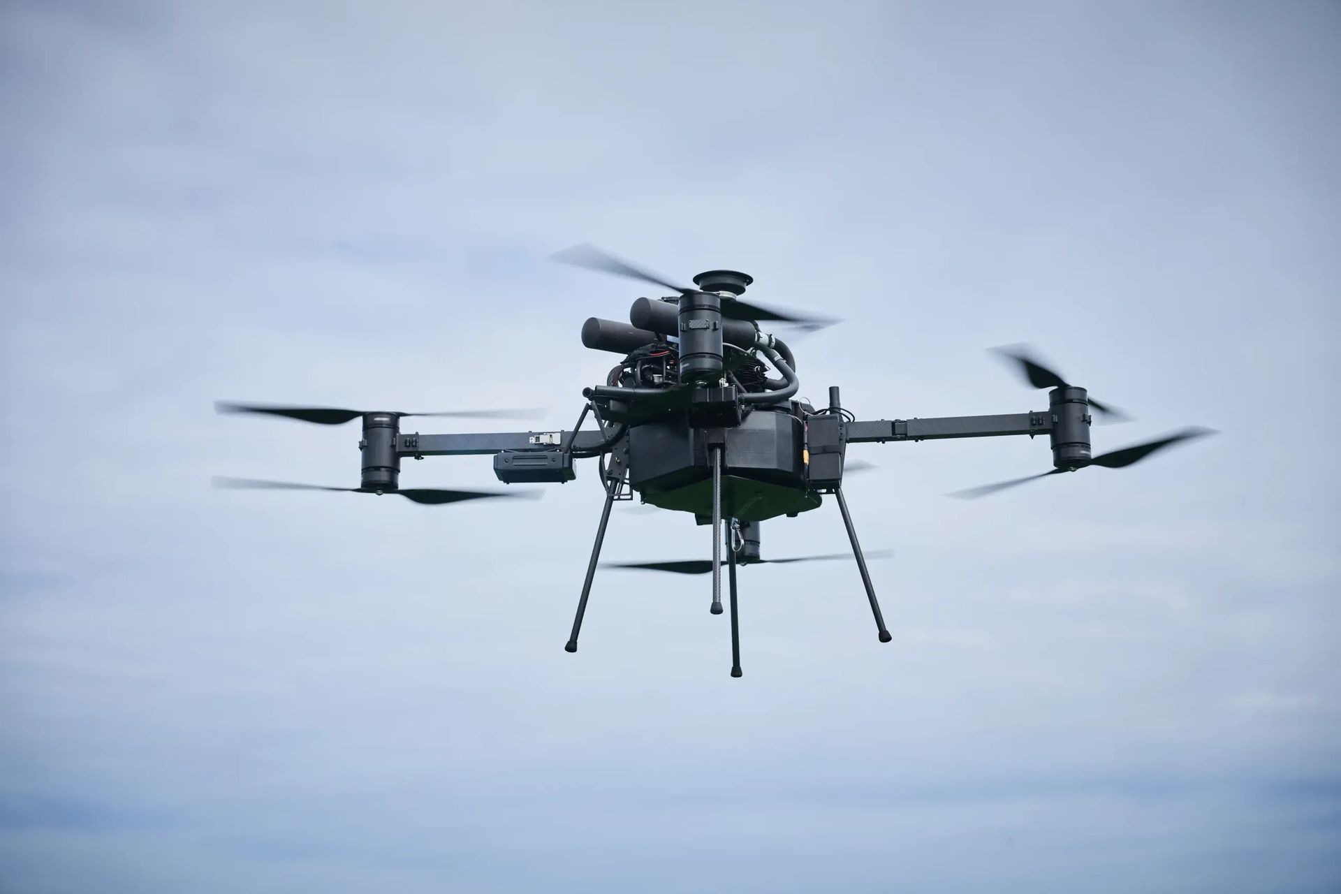 Pokazali swoją "babę Jagę". Zawiesili karabiny pod dronem