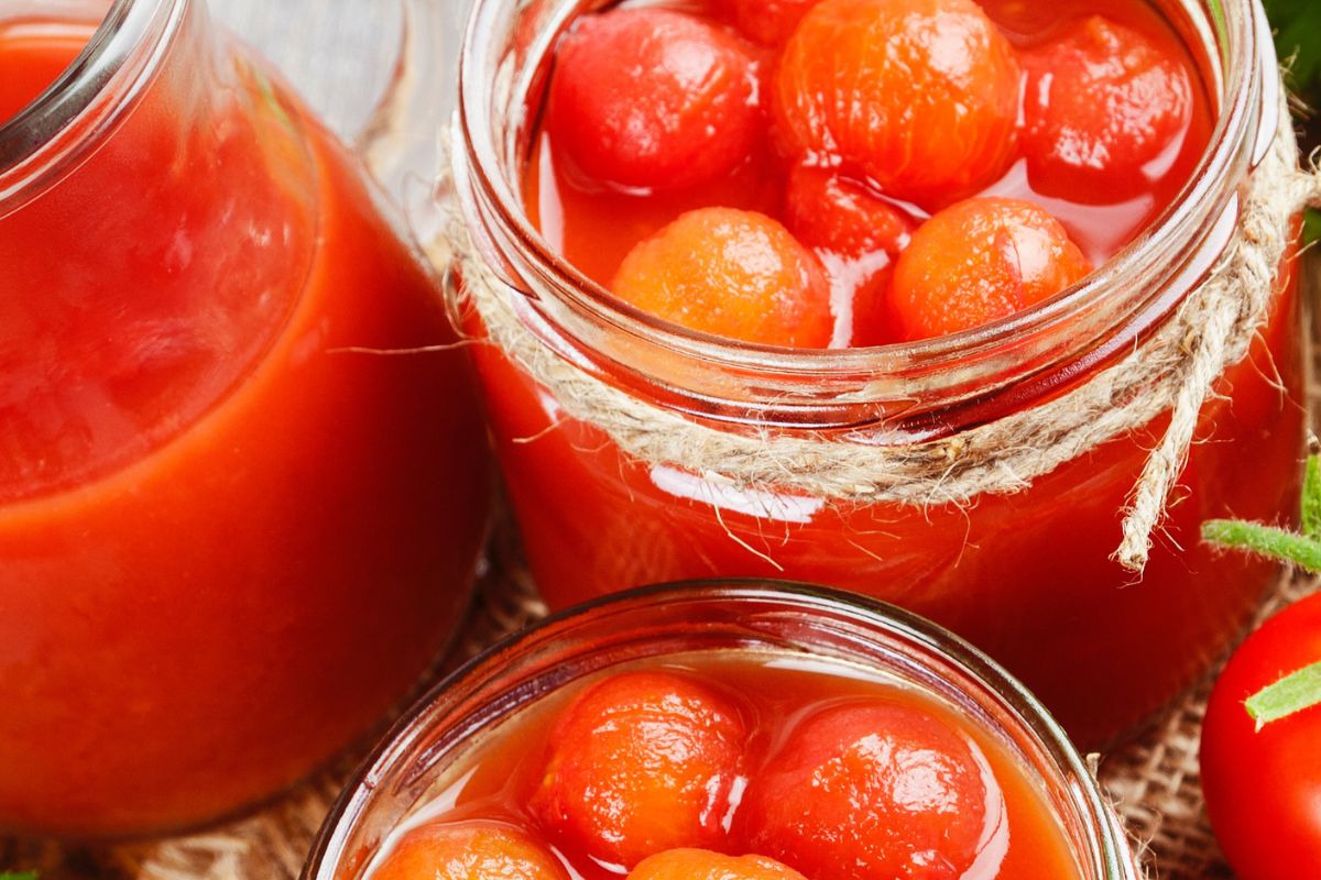 Sąsiadka dała mi słoik pomidorów i oniemiałam. Lepsze niż sok czy ketchup na zimę