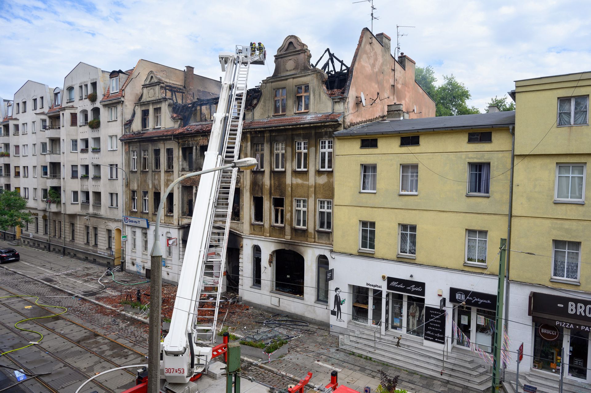 Dramat na poznańskich Jeżycach. Skutki wybuchu kamienicy to cios też dla sąsiadów