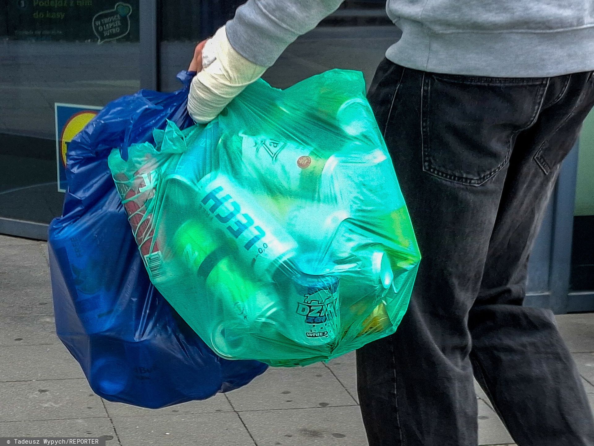 Ponad 100 butelek na minutę. Ten dyskont testuje nowe rozwiązanie