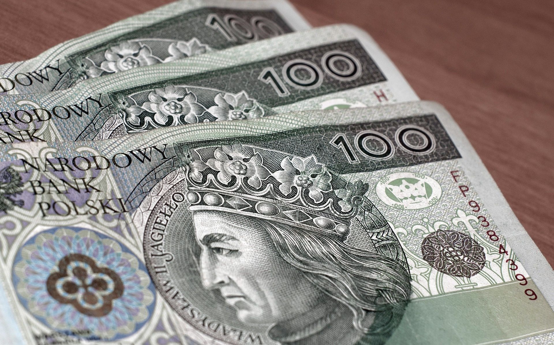 ZUS wypłaca 300 zł. Cztery sposoby, by złożyć wniosek