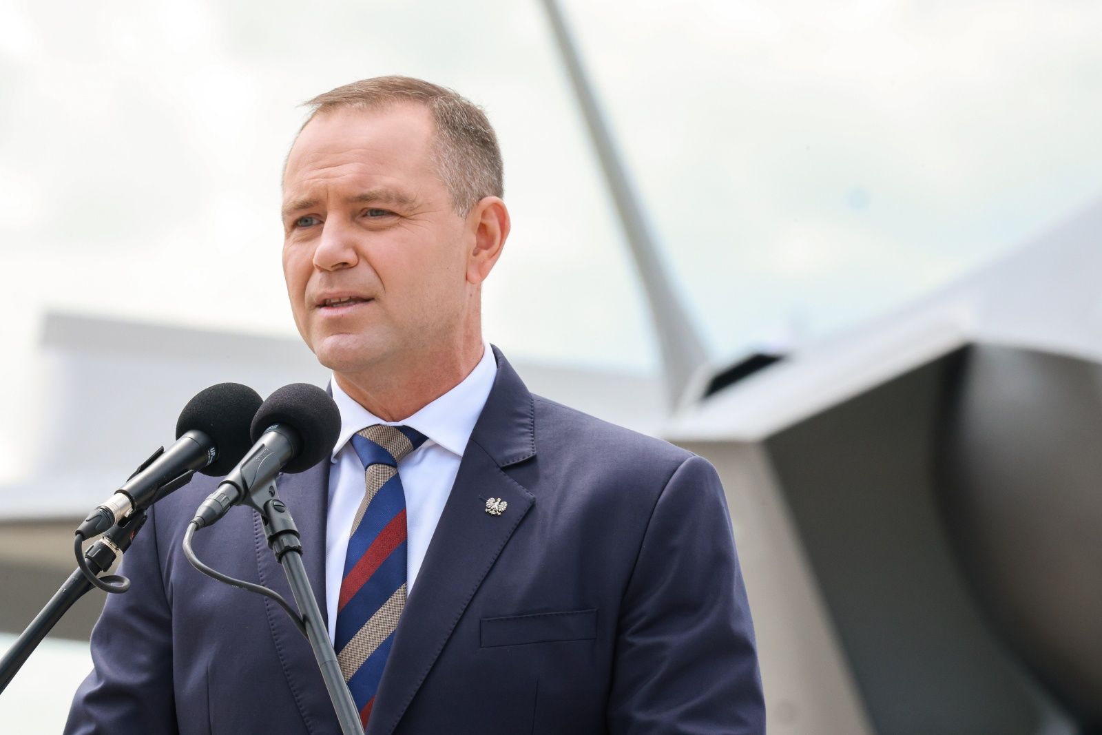 Nawrocki wbija szpilę szefowi MON. Nagle wspomniał o Błaszczaku