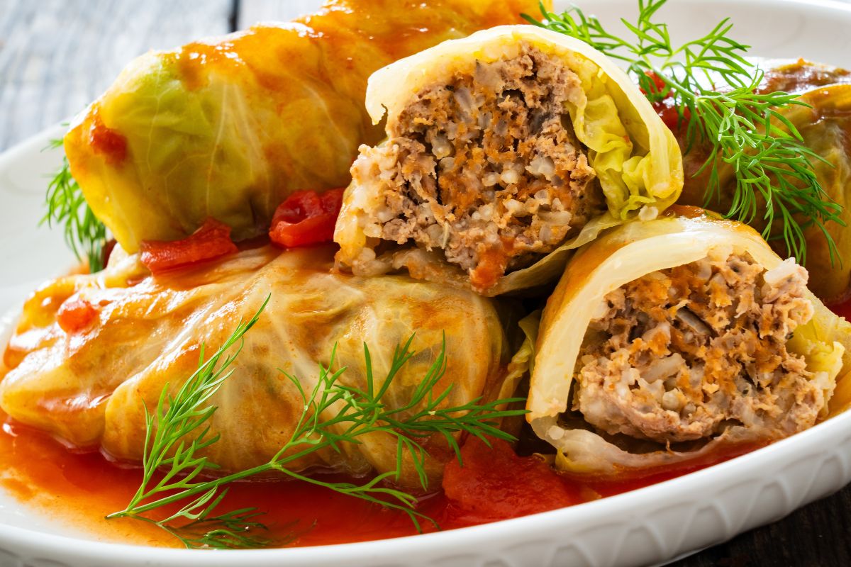 Farsz w gołąbkach jest twardy i zbity? Oto co jest tego powodem