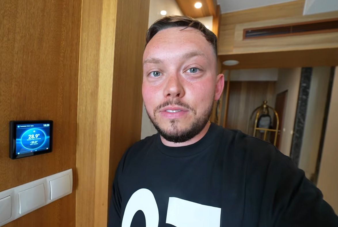 Nocleg za 5 tys. bez klimatyzacji. Czy film Książula zaszkodzi Hotelowi Gołębiewskiemu?