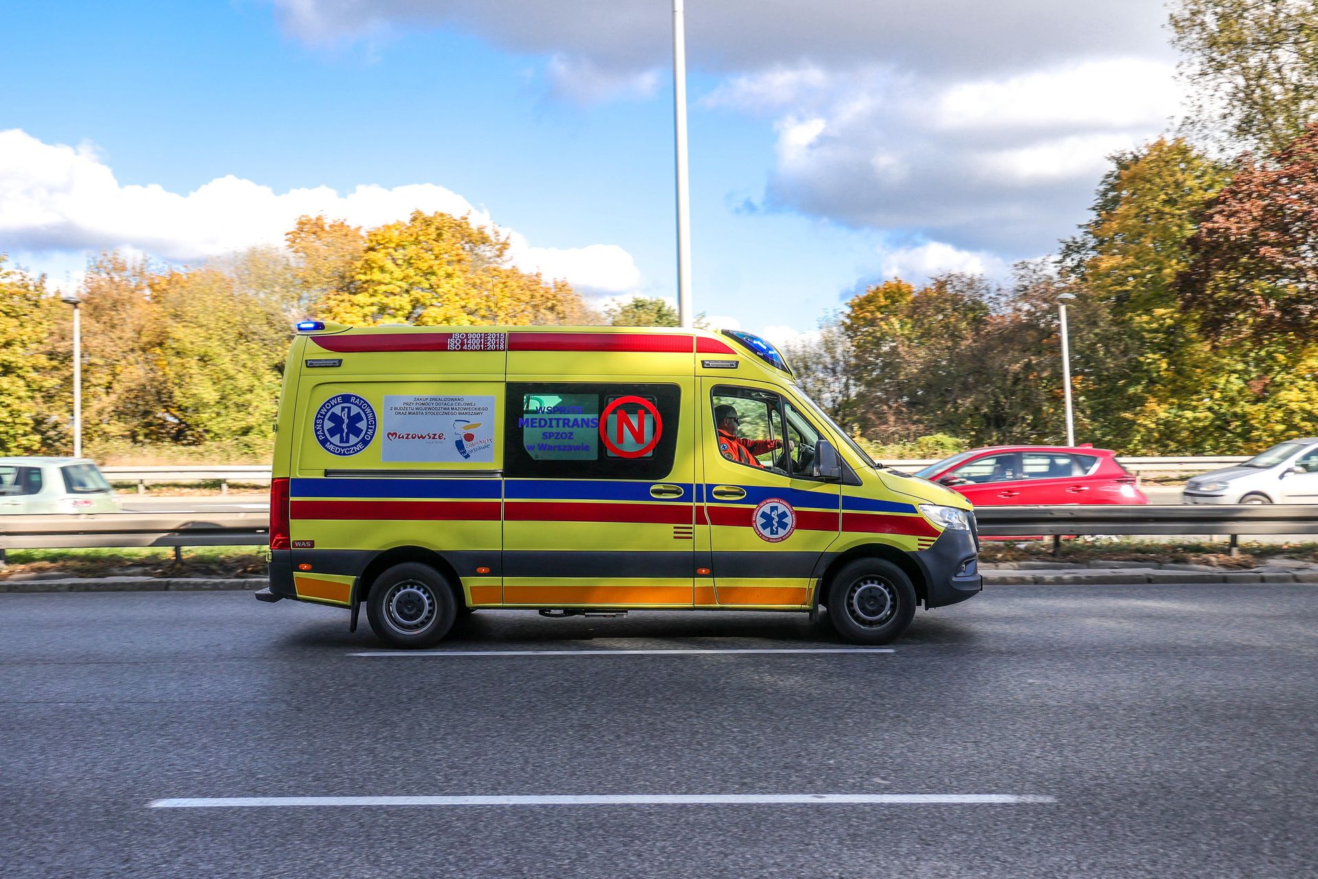 Wypadek przy Galerii Mokotów. Ciężarówka uderzyła w autobus ZTM