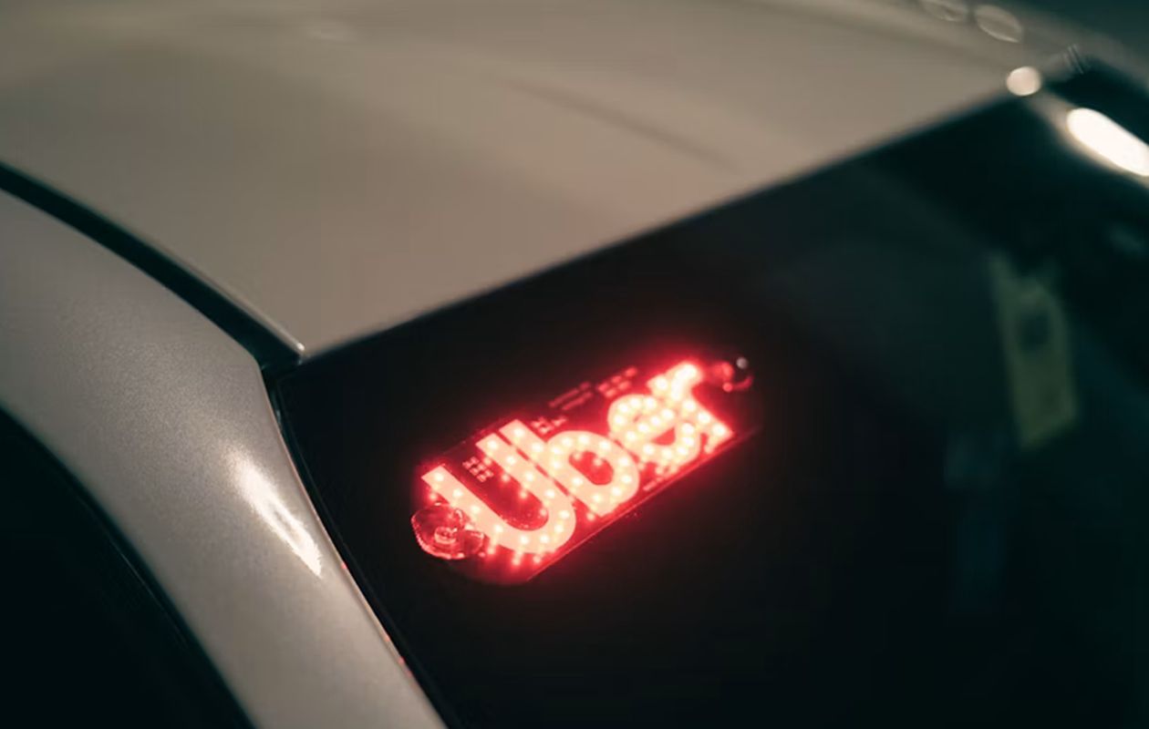 Uber zwolni ponad 3 tys. osób. Mocniej stawia na AI i autonomiczne pojazdy
