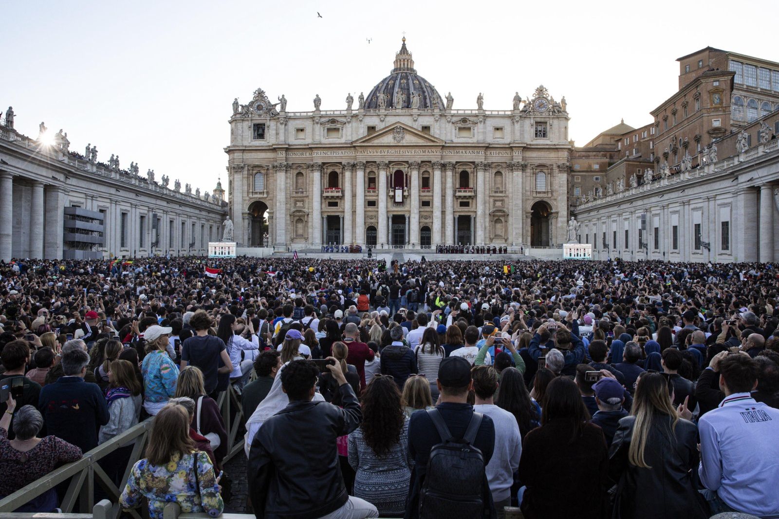 Polacy o tym, co działo się w Watykanie, gdy pokazał się biały dym