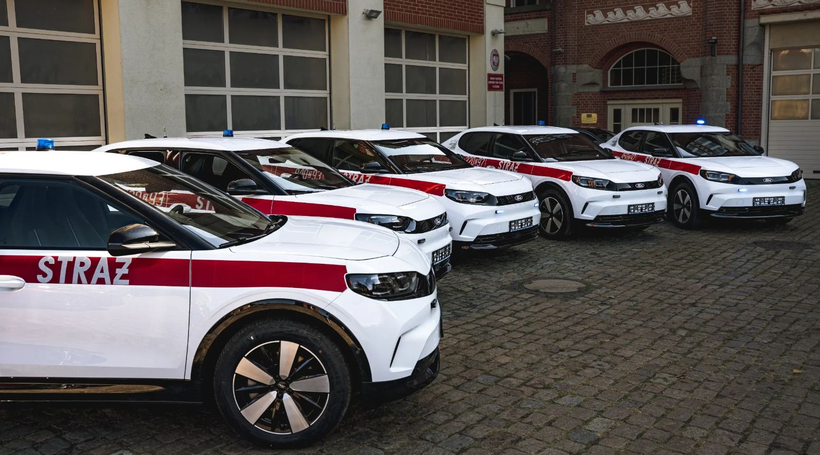 Straż pożarna ma nowe auta. To Fordy Capri z niespodzianką pod maską