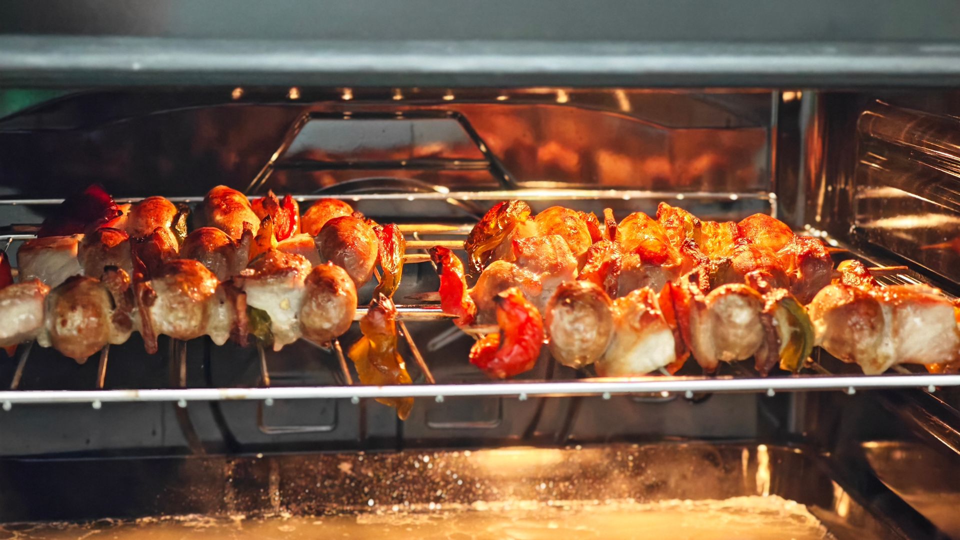 Zrezygnuj z rozpalania grilla. Te szaszłyki smakują jeszcze lepiej