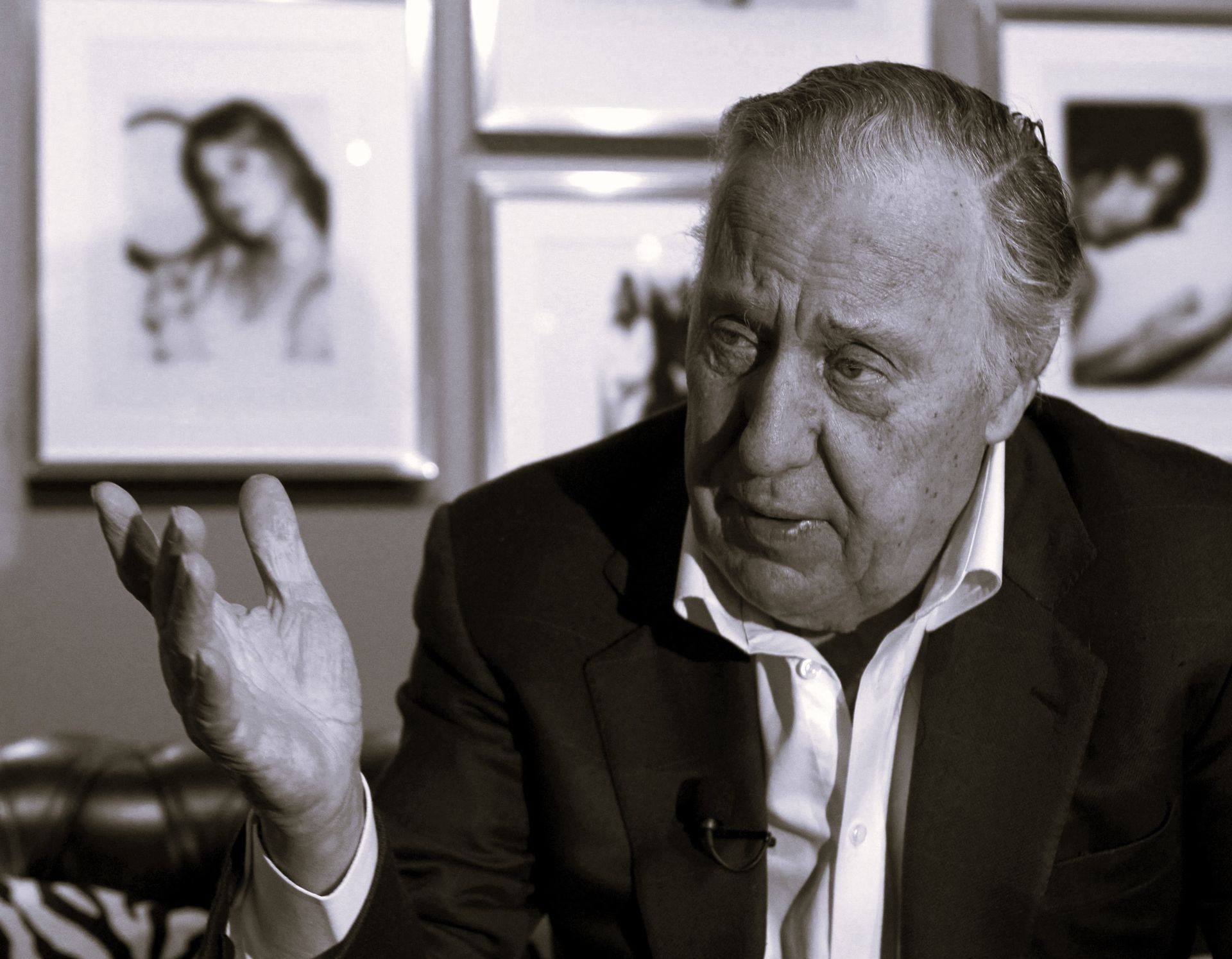 Frederick Forsyth nie żyje. Był mistrzem powieści sensacyjnych