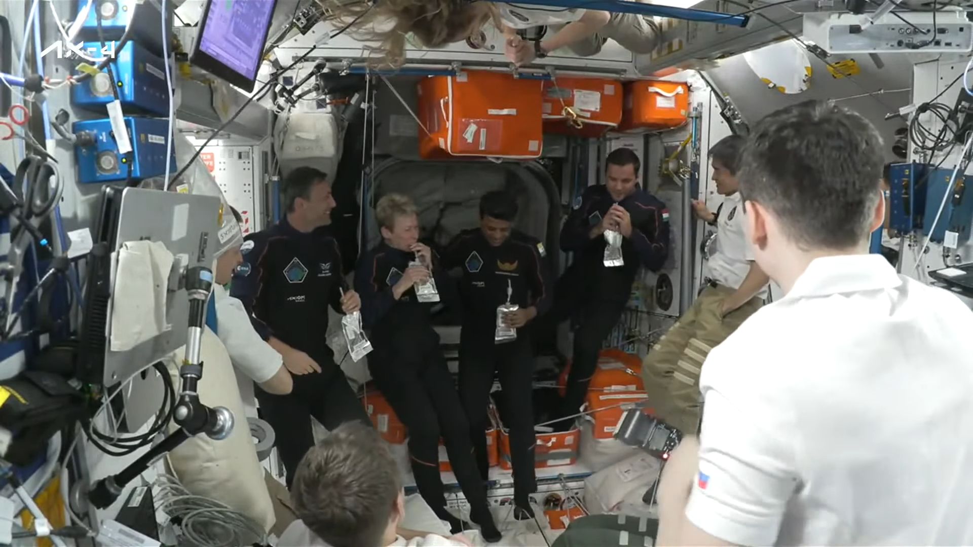 Astronauci powitani na ISS. Po przejściu przez właz dostali coś specjalnego