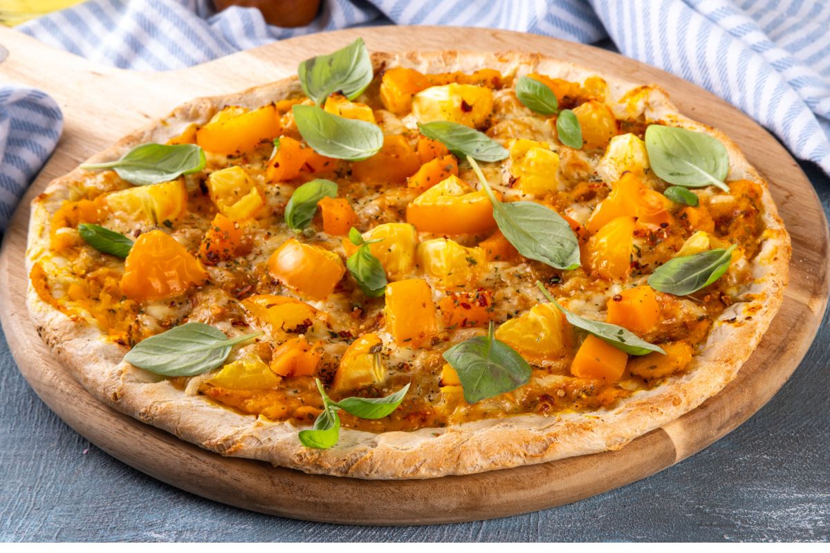 Do pizzy dodaję sezonowe warzywo. Przyjemnie słodkie, ale nie przytłacza