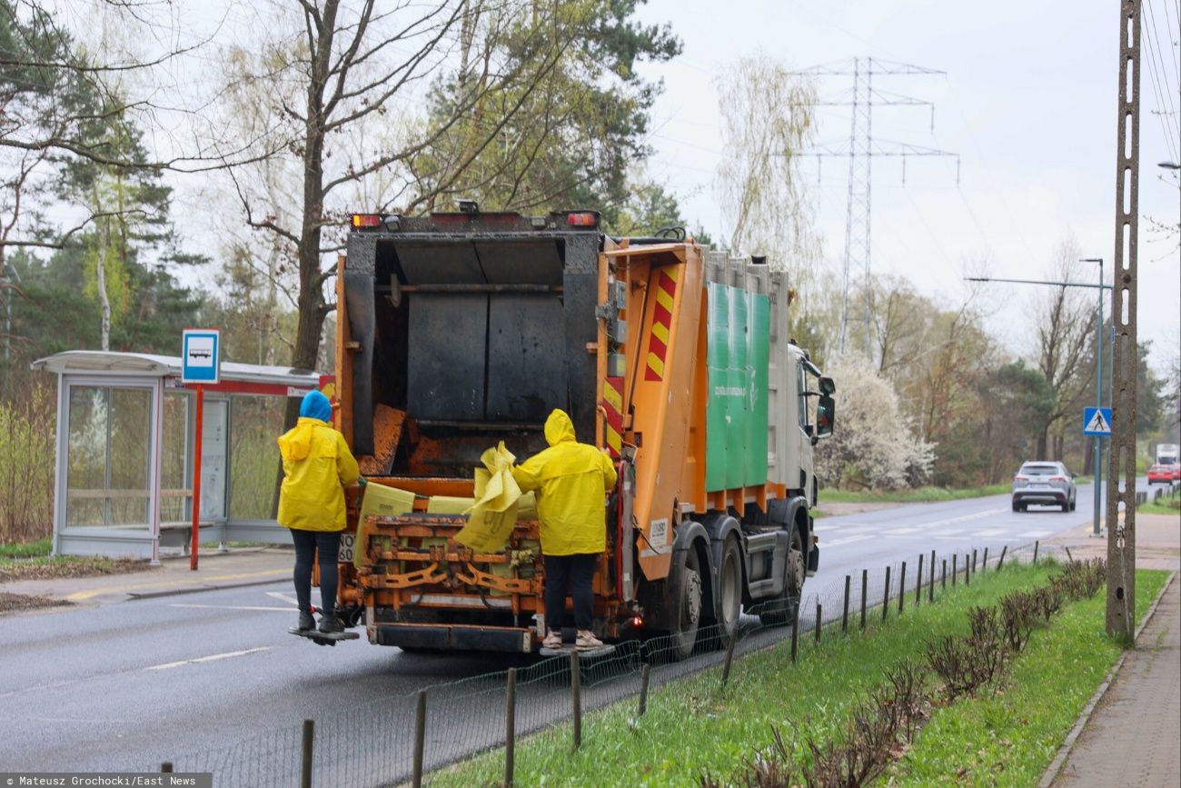 Zarobki kierowców śmieciarek. Oto ile dostają "na rękę"