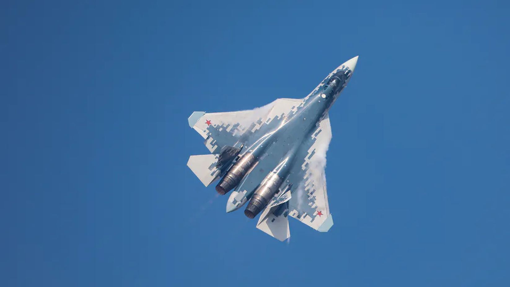 Su-57E na niebie. To jasny sygnał dla świata