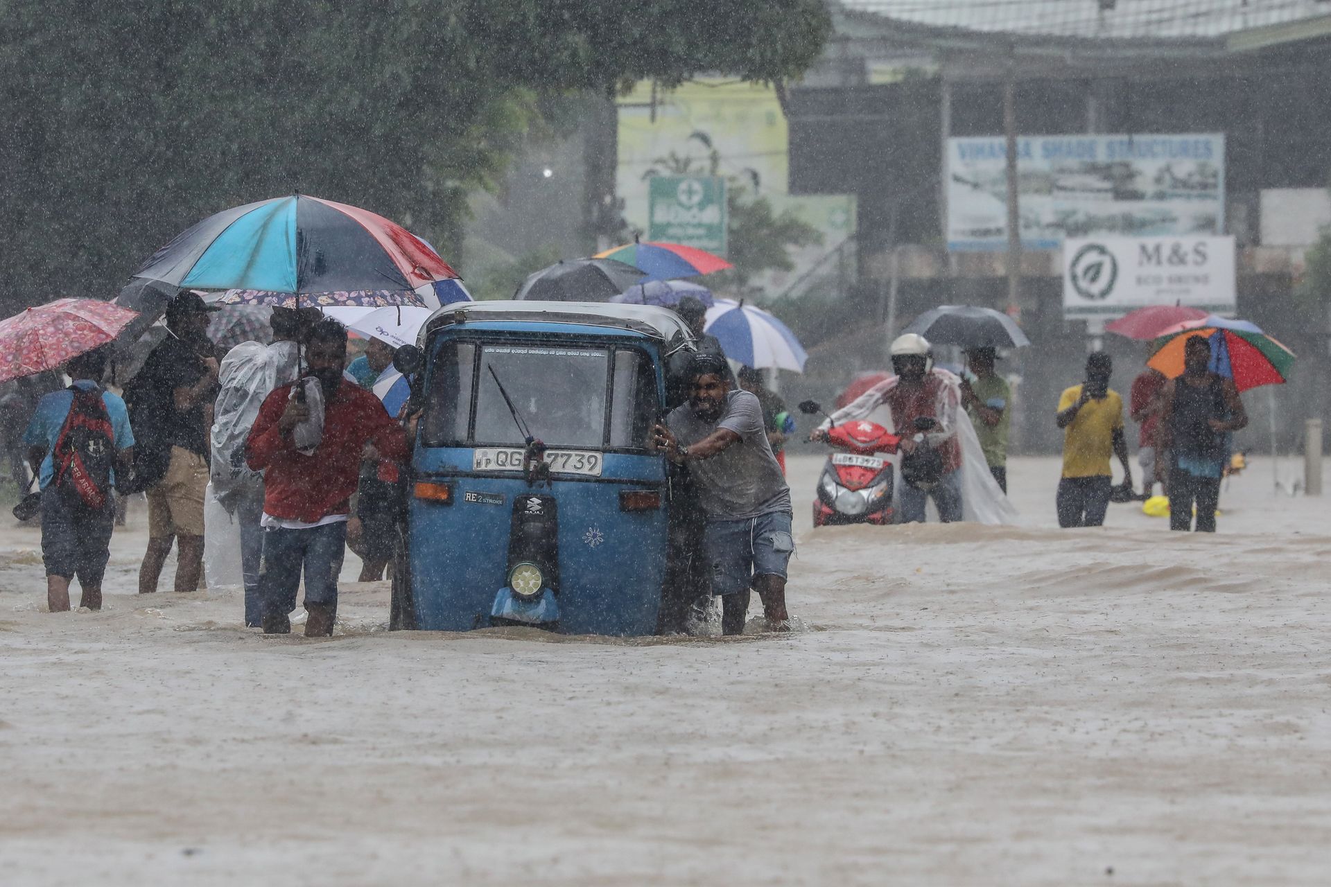 Setki ofiar w Azji po katastrofie. Ogromna ewakuacja