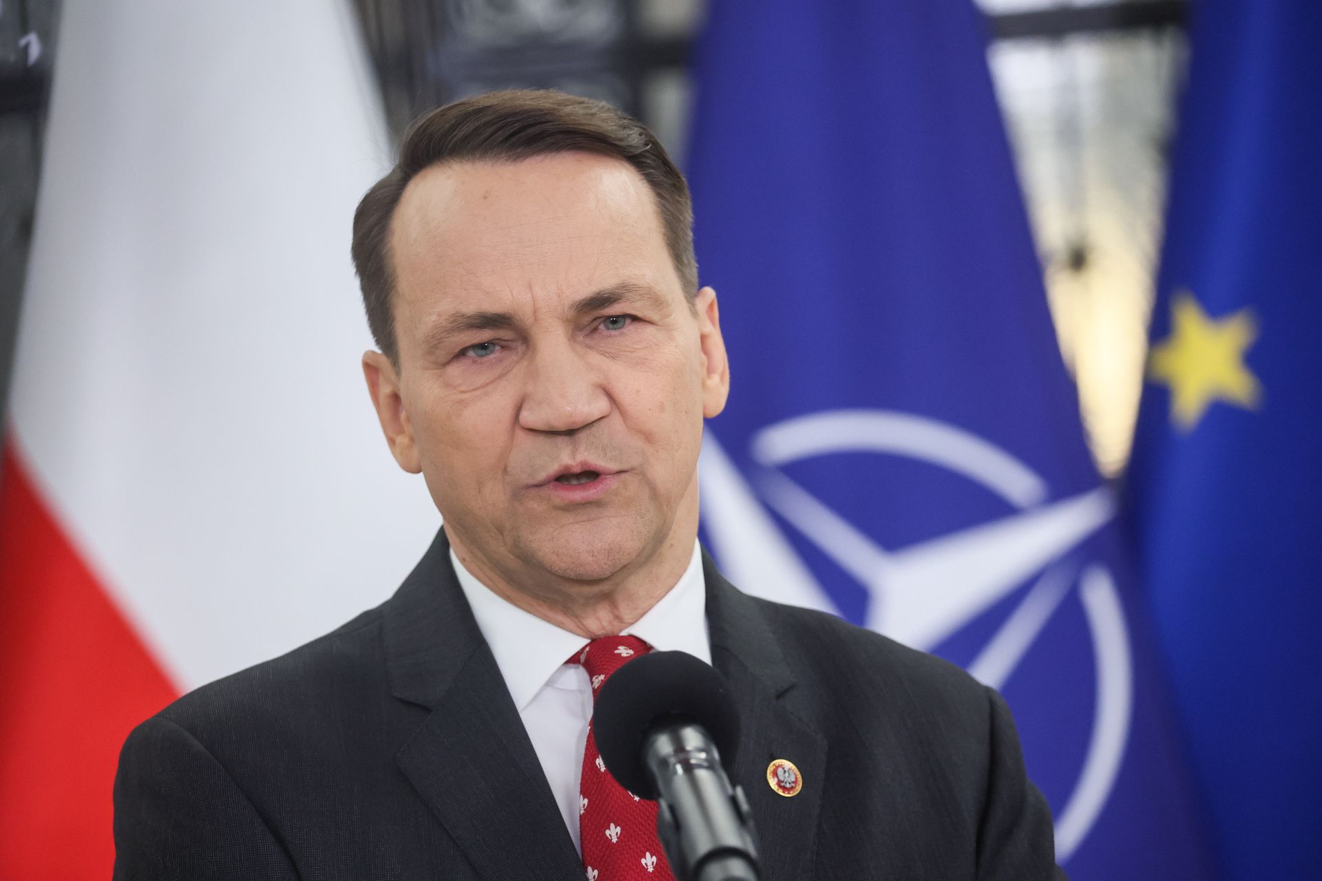 "Putin może się zdziwić". Sikorski reaguje na wpis Trumpa