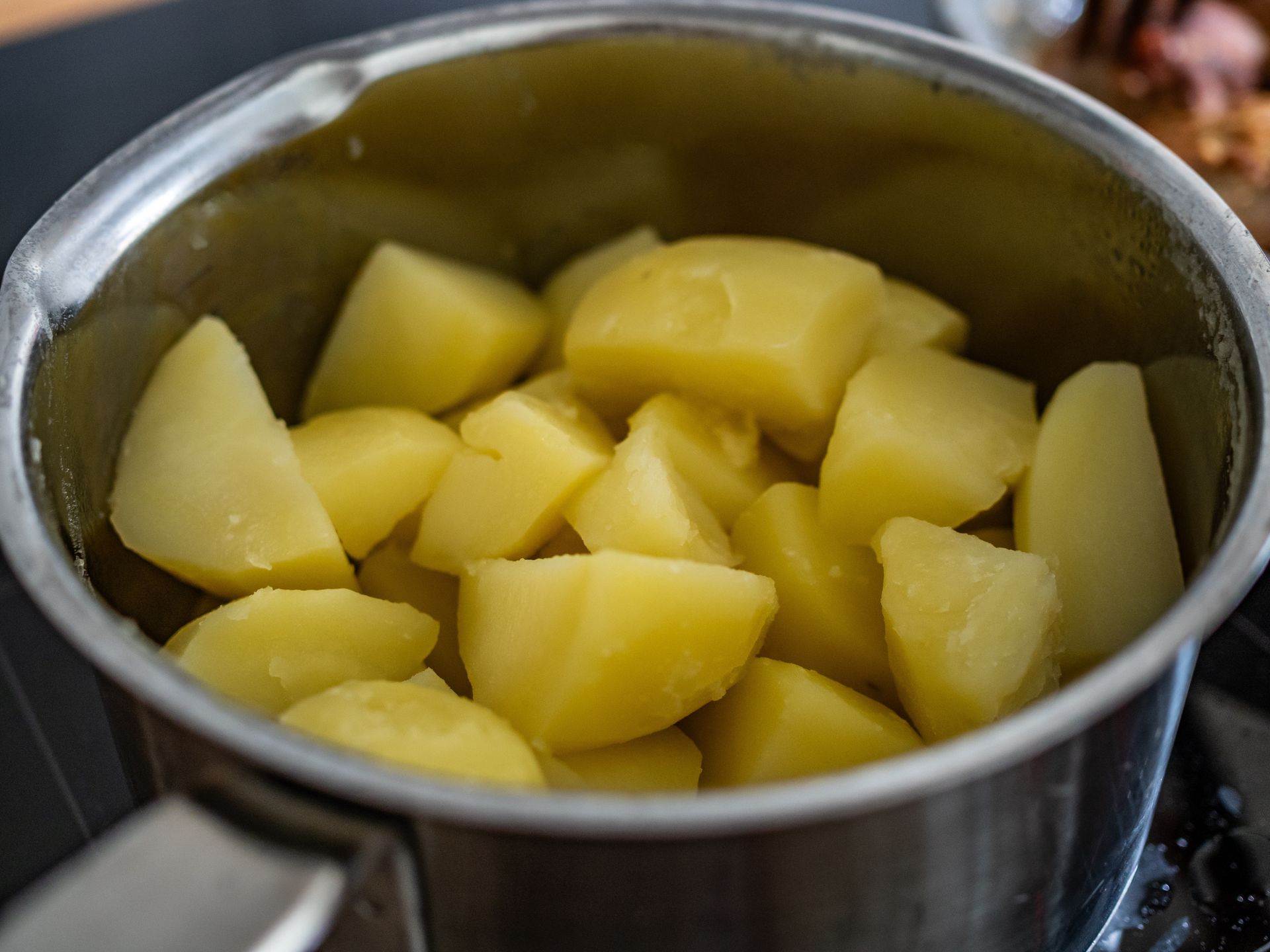 Jak mrozić ziemniaki? Wielu popełnia błąd, przez co ciemnieją i się rozpadają