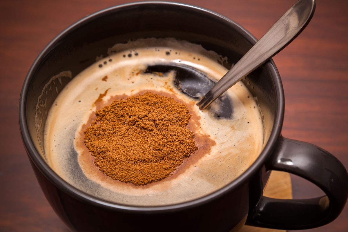 Czy na pewno wiesz, jak przygotować kawę rozpuszczalną? Ekspert bez ogródek wyjaśnia tę sprawę