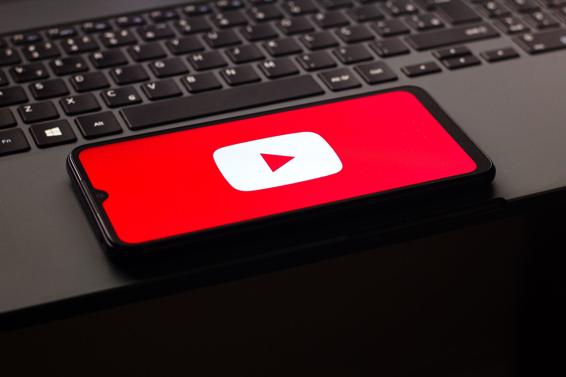 YouTube może dostać interfejs Liquid Glass na iOS-ie