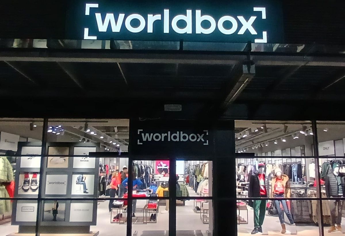 Właściciel CCC i eobuwia zaczął handlować odzieżą. Zysk w dół, mniej e-commerce