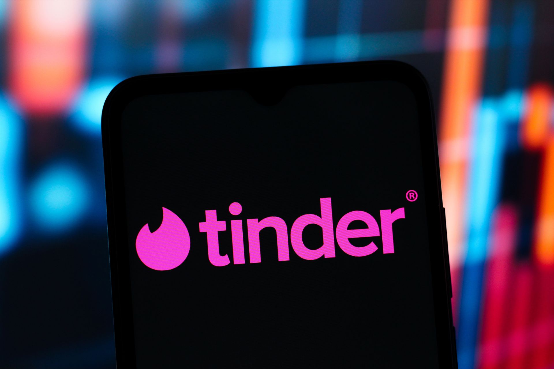 Chcą walczyć z botami. Tinder z obowiązkową weryfikacją