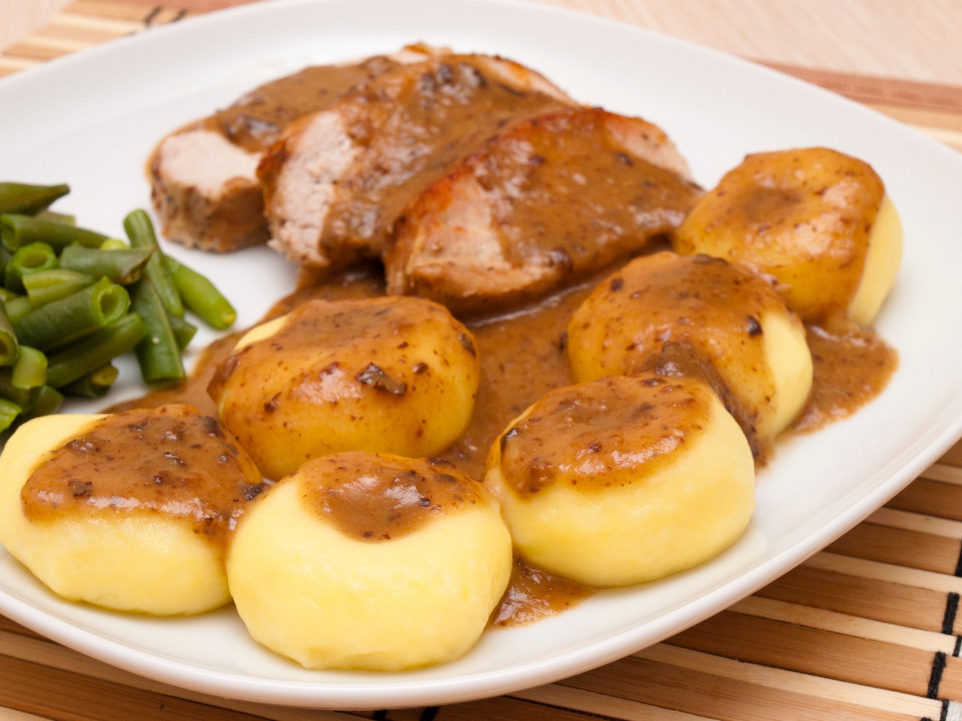 Kluski robię z 3 składników. Nie używam ani mąki, ani skrobi