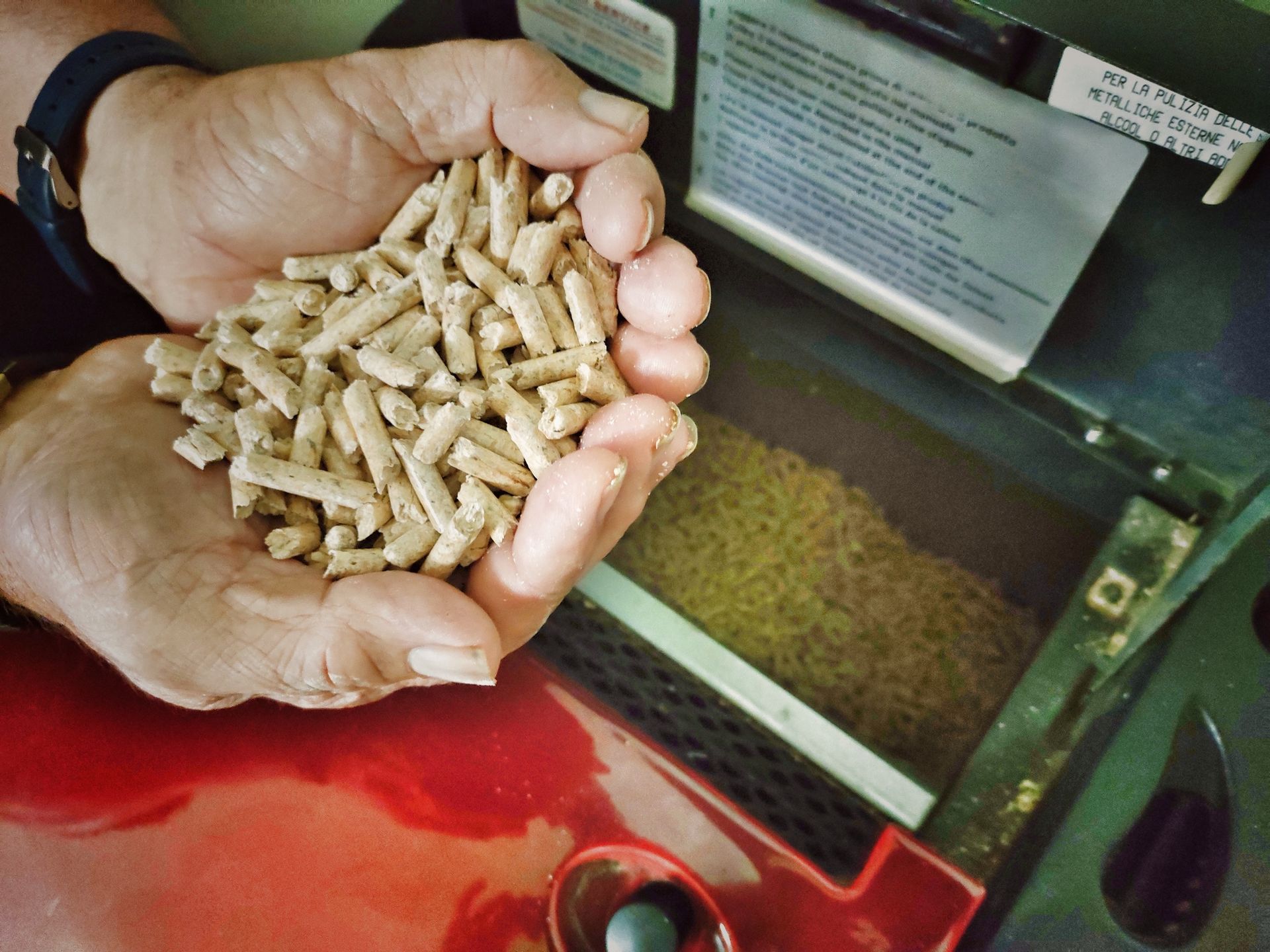 Tania alternatywa dla pelletu. Producent pieców: można tym palić