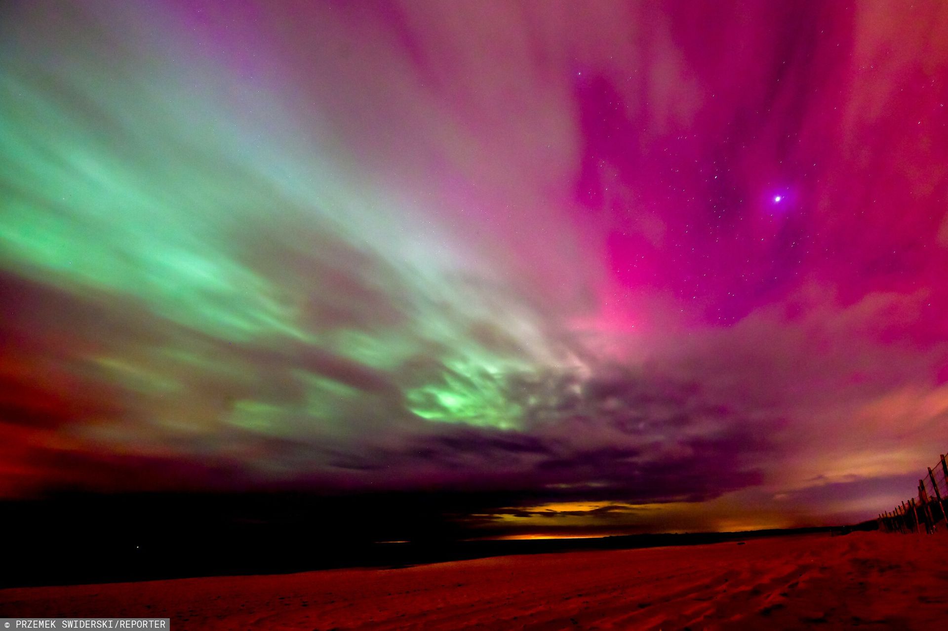 Zorza polarna nad Polską. W poniedziałek wieczorem niezwykłe widowisko na niebie