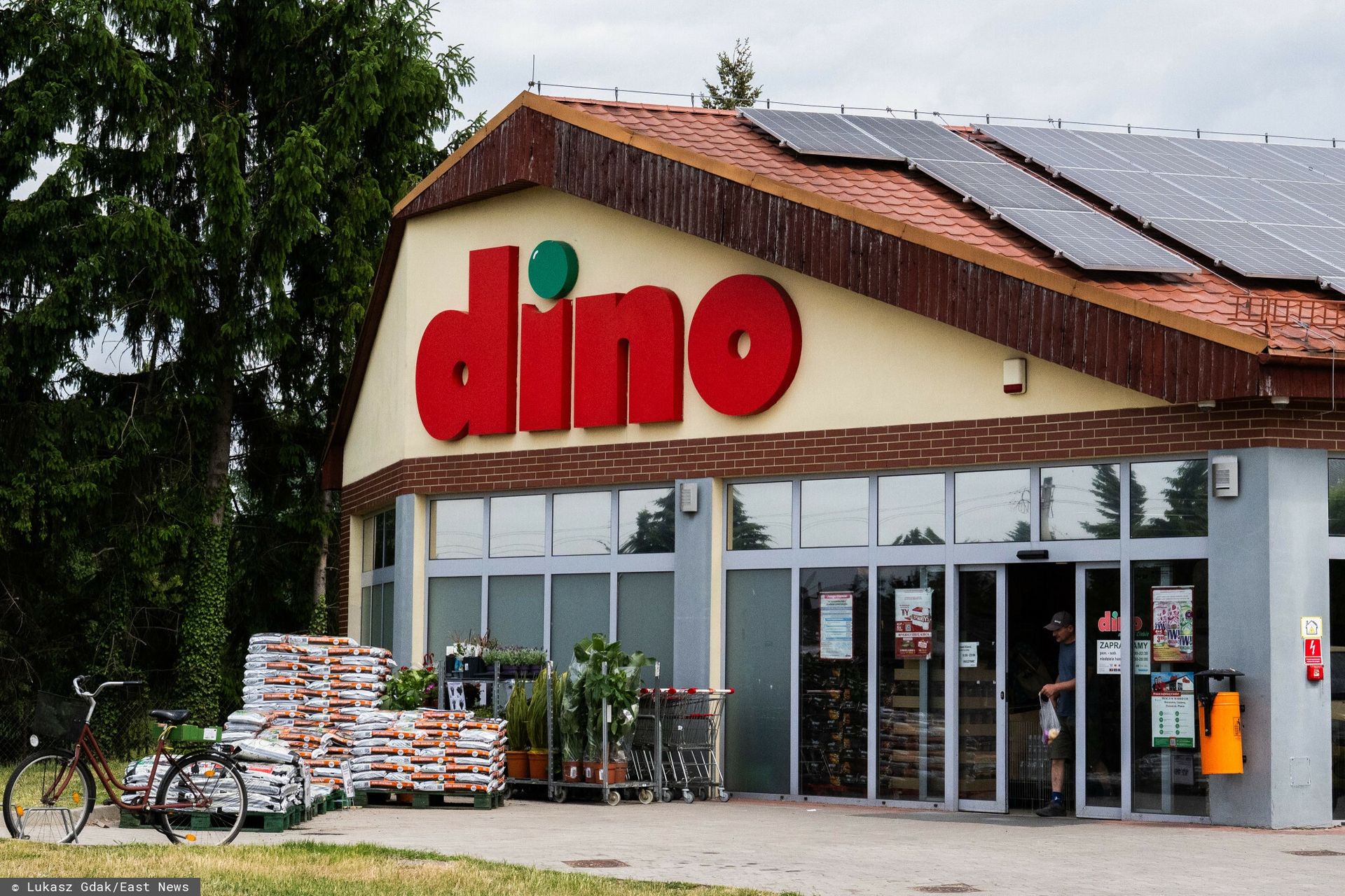Wrze w Dino. Resort pracy reaguje na zwolnienia