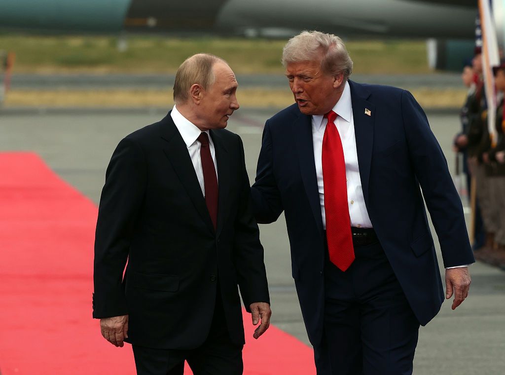 KE reaguje na spotkanie Trump-Putin. "Jeśli służy temu celowi"
