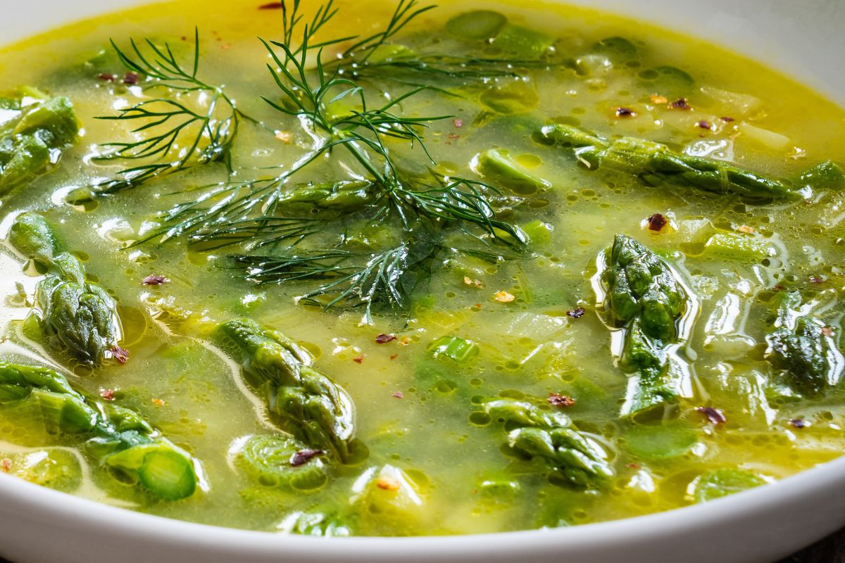 Wcale nie szczawiowa czy koperkowa. Przez całą wiosnę gotuję inną zupę