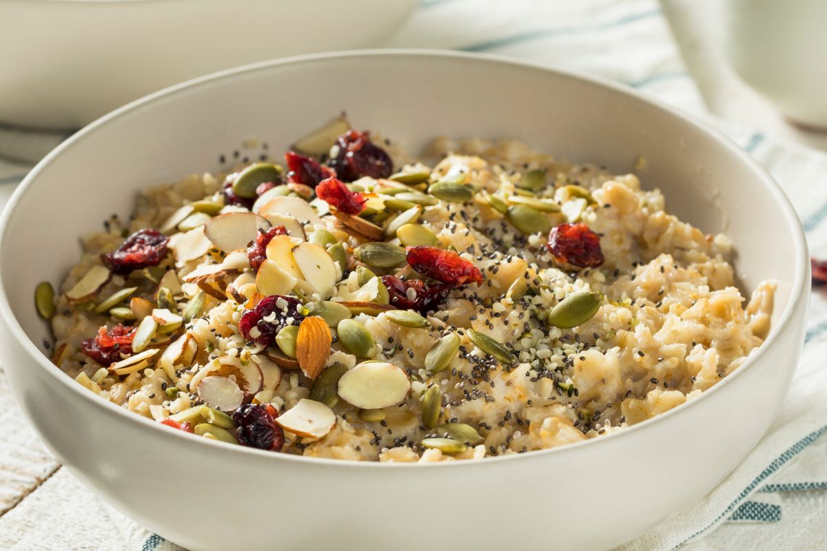 Dodawaj 2 łyżeczki do owsianki. Opóźnią procesy starzenia się i pomogą podnieść poziom żelaza