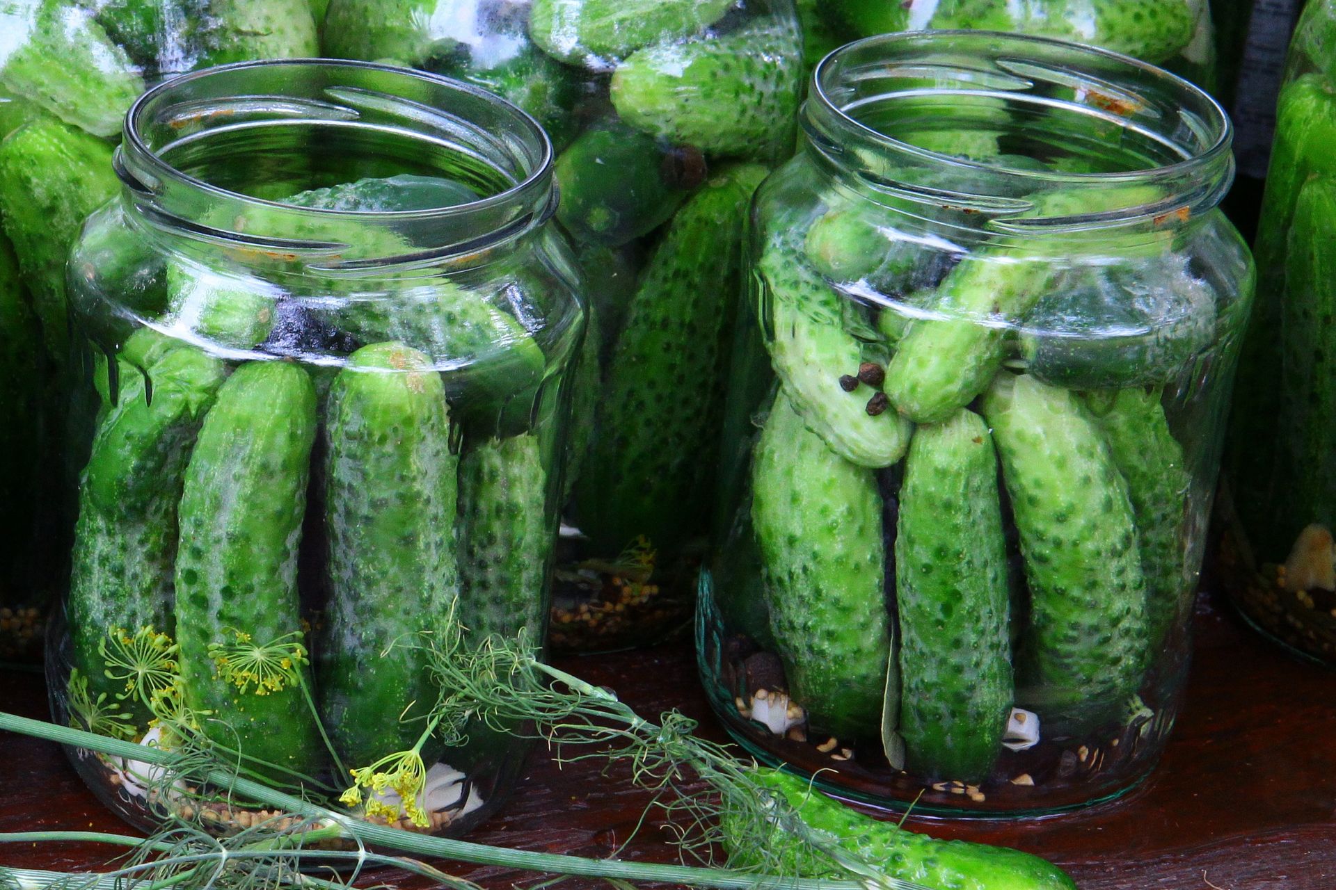 Wrzucam do słoika nietypowy dodatek. Małosolne są gotowe o wiele szybciej