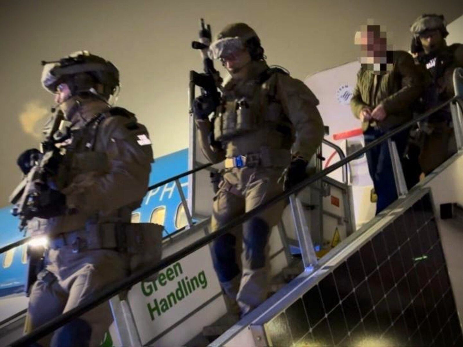 Przemycał kokainę w butelkach wina. 65-letni Polak ekstradowany z Panamy