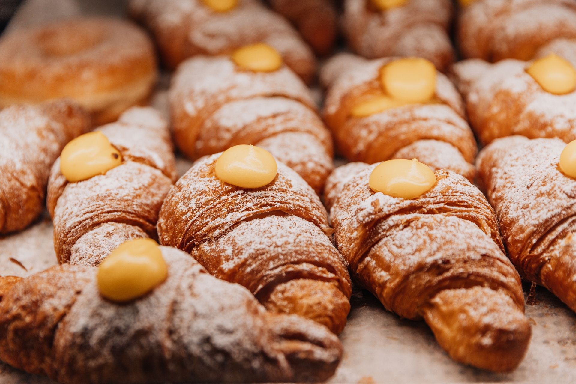 Kontrole w cukierniach. W drożdżówkach z jagodami nie było jagód