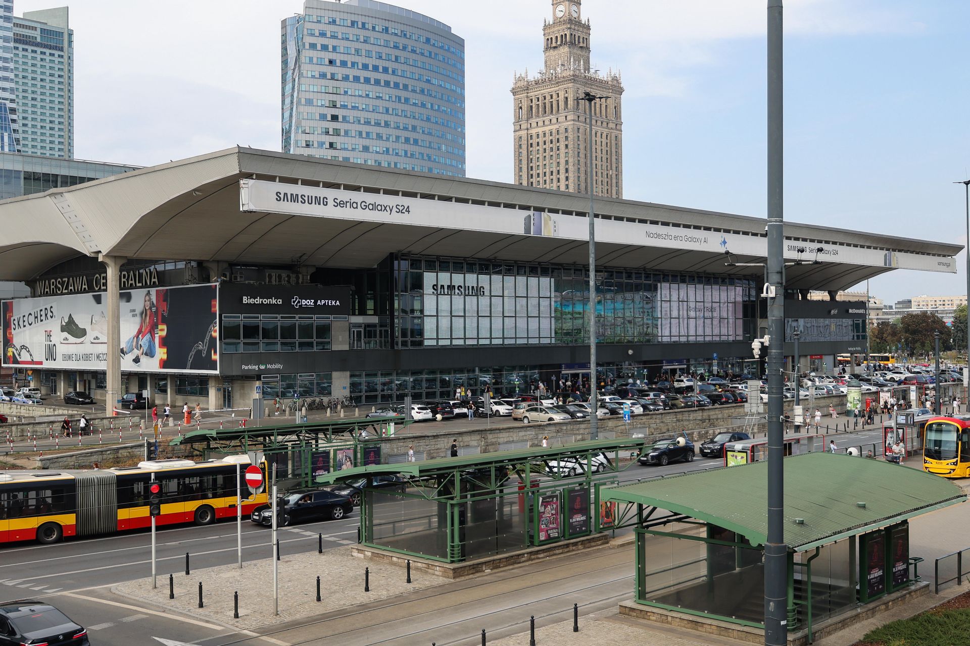 Zamknięcie Dworca Centralnego w Warszawie. Narodowcy oburzeni