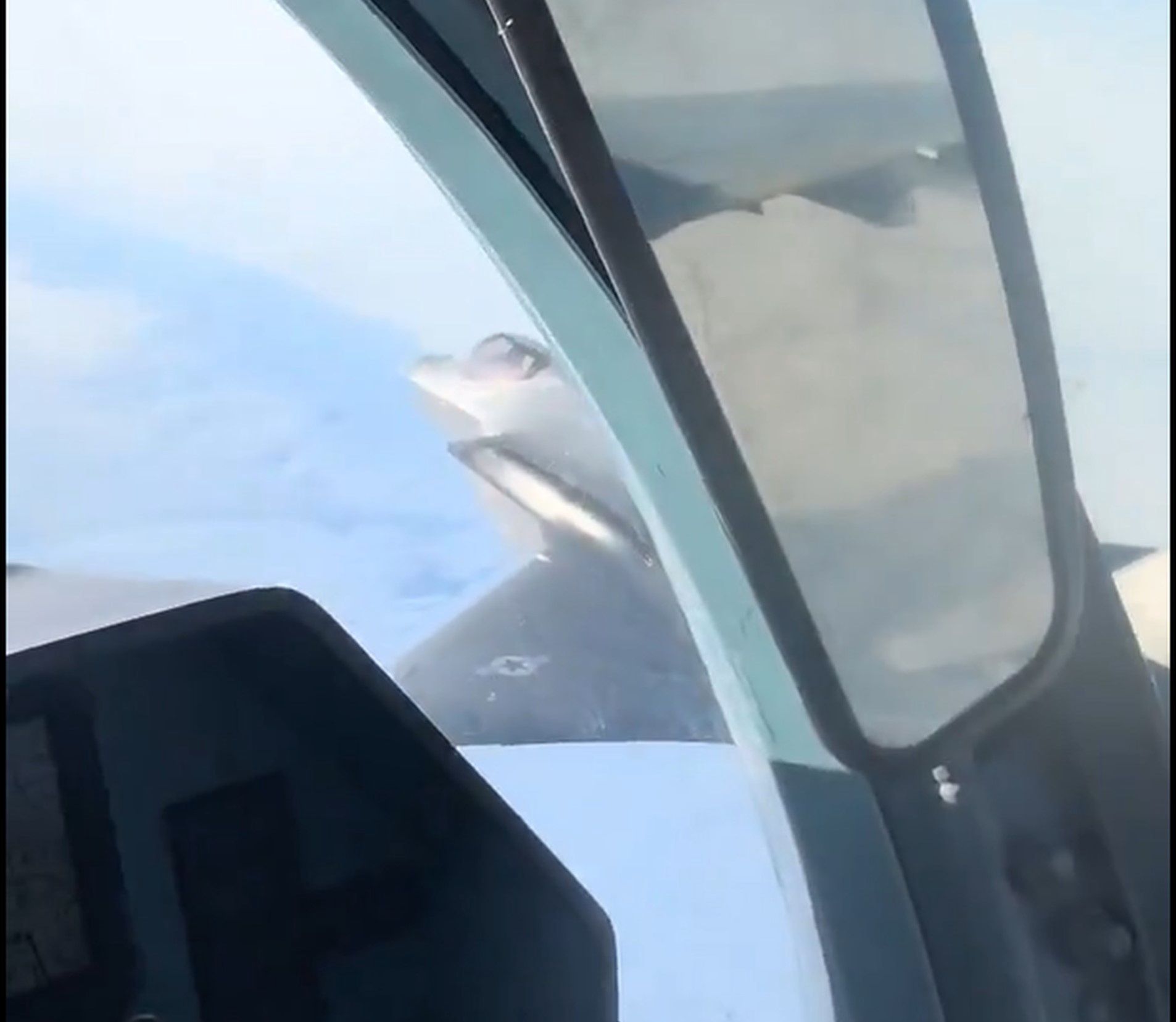 Bliskie spotkanie F-35 i Su-35. Wszystko zarejestrowała kamera