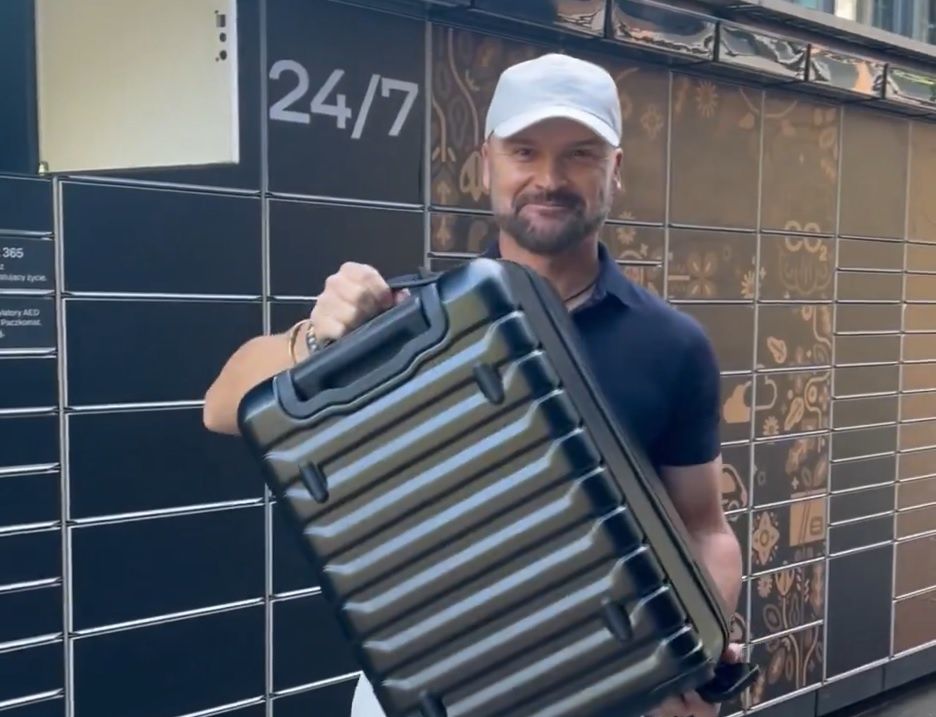 InPost powalczy z liniami lotniczymi. Z nową usługą oferuje walizkę