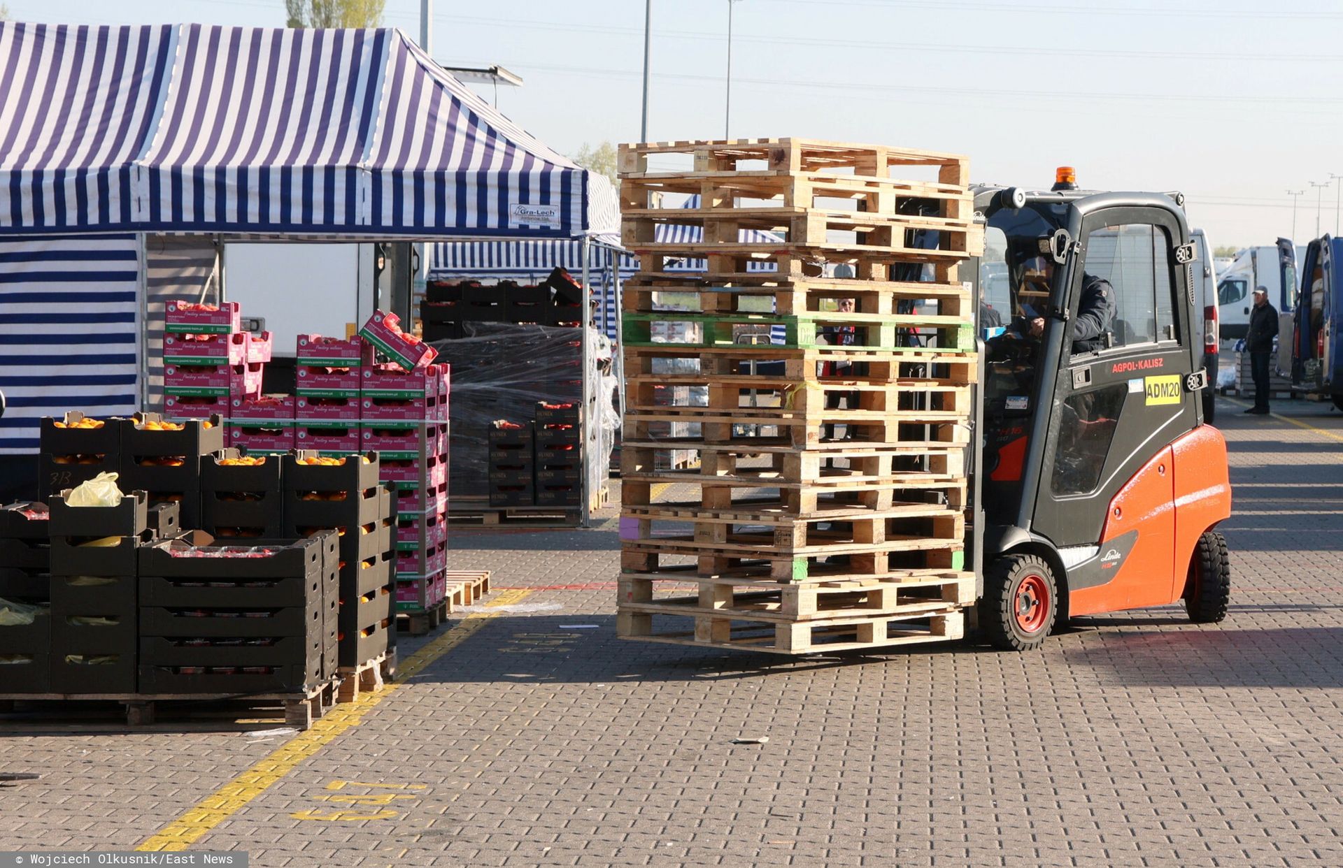 Spadł popyt na owoce. "Nie ma po co jechać na Bronisze"
