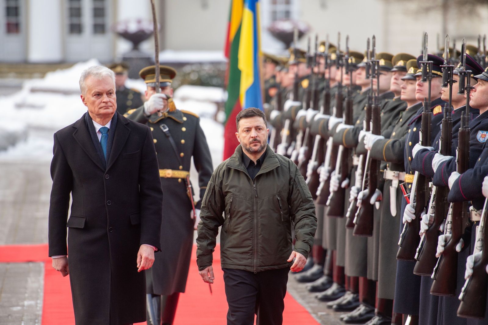 "Zatrzymać dostawy". Zełenski w Wilnie wskazał na USA