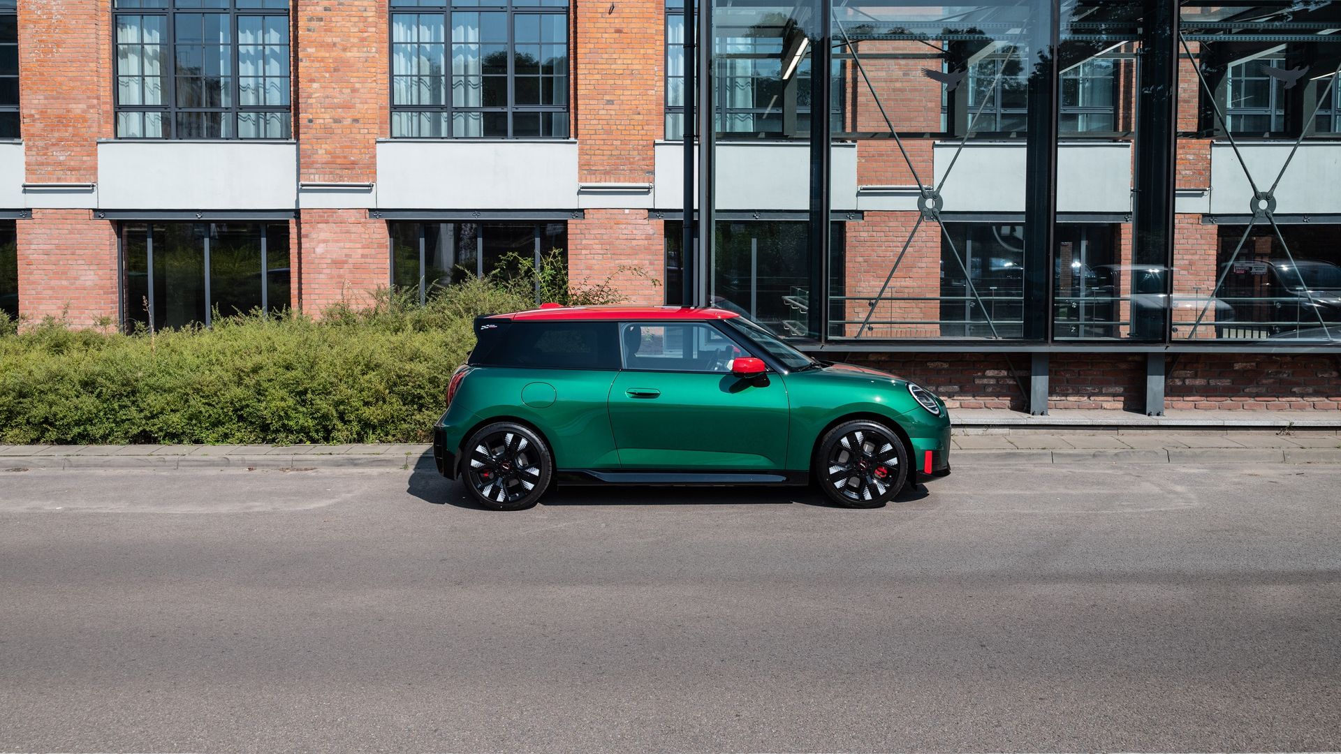 Test: Mini John Cooper Works E - fajny spoiler