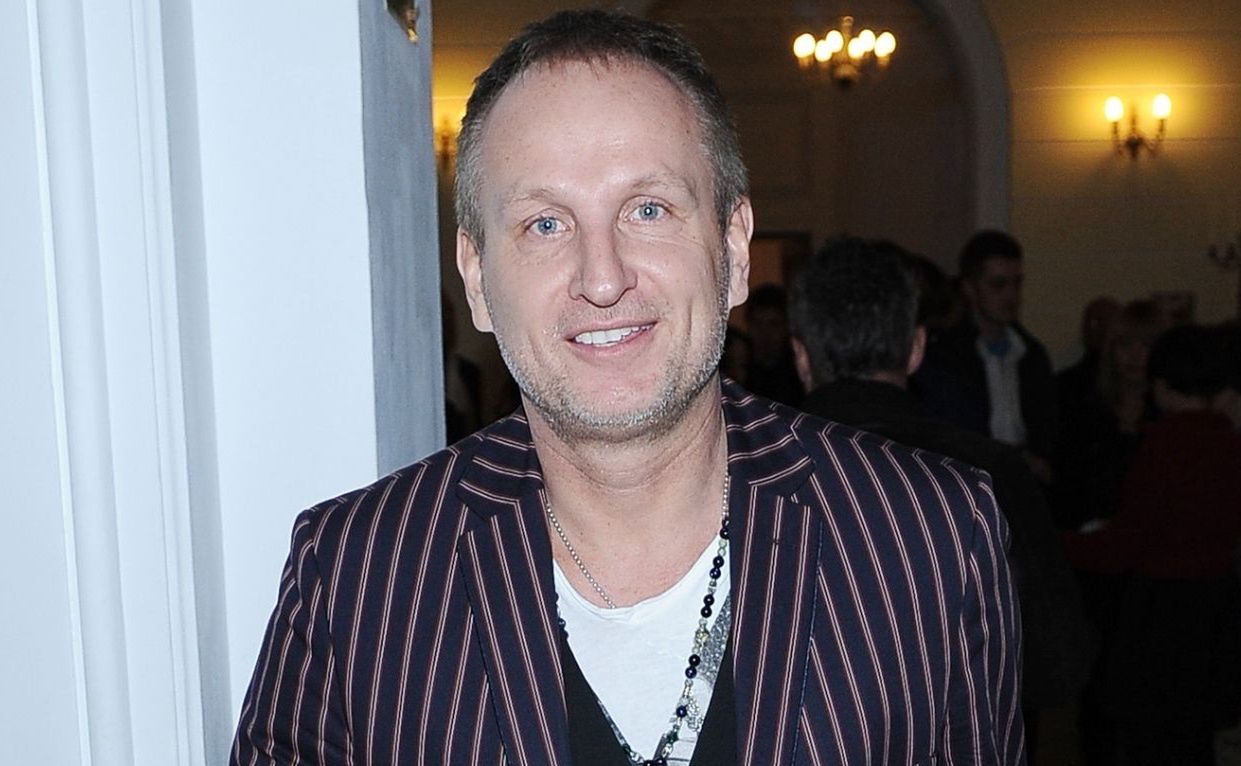 Obecną partnerkę poznał w Kenii. Jest od niego młodsza o 28 lat