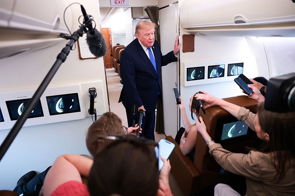 Trump przyznaje: Pomagamy Japonii wesprzeć jena
