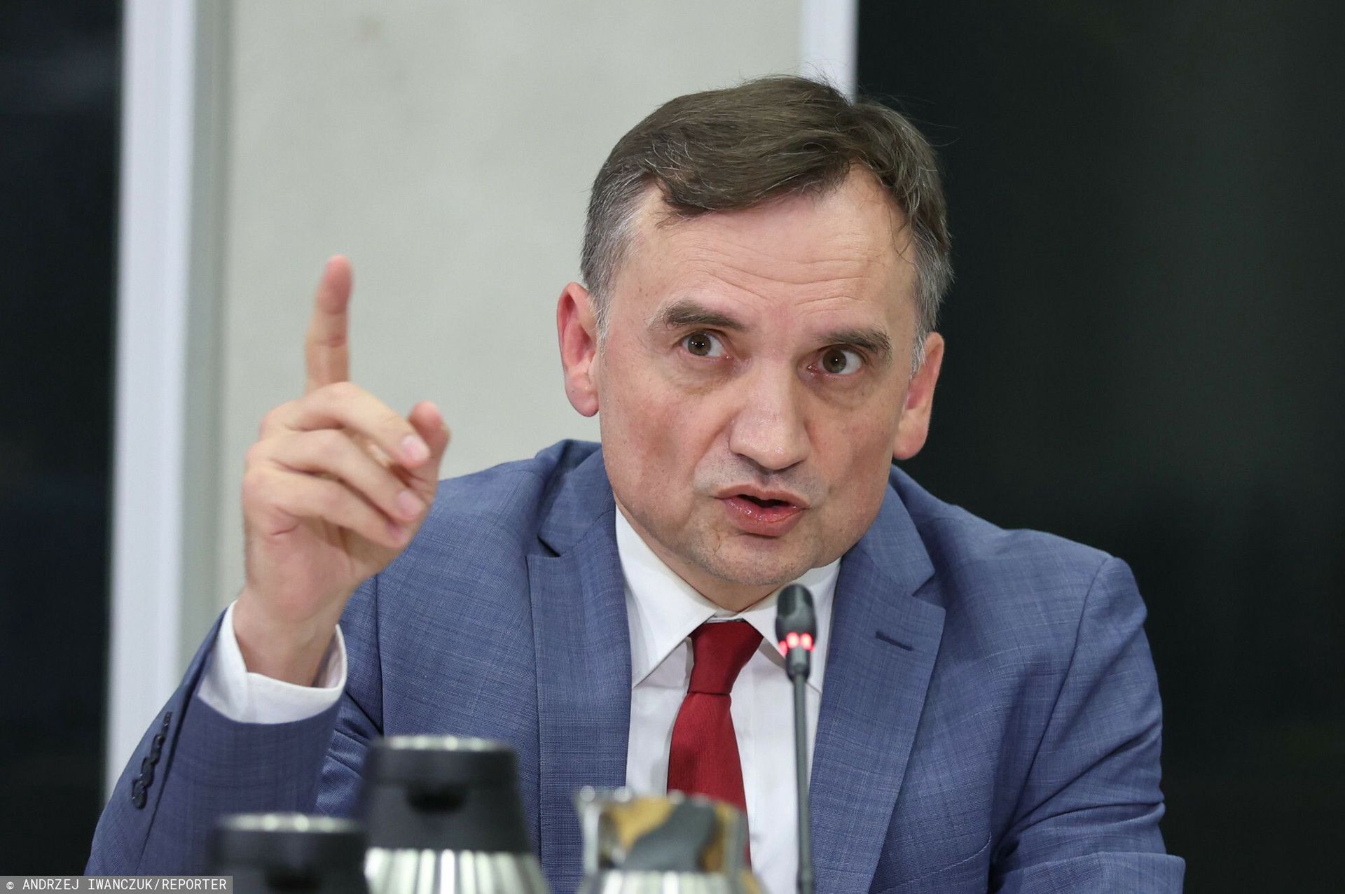 Nie stawiał się na przesłuchania, sąd wlepił mu kary. Ziobro nie płaci