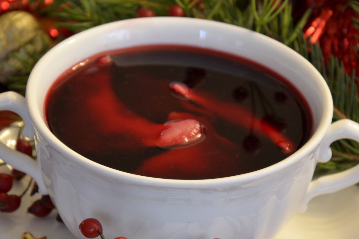 Do wigilijnego barszczu wrzucam kilka sztuk. Doskonale uzupełniają brak wędzonki i podbijają smak